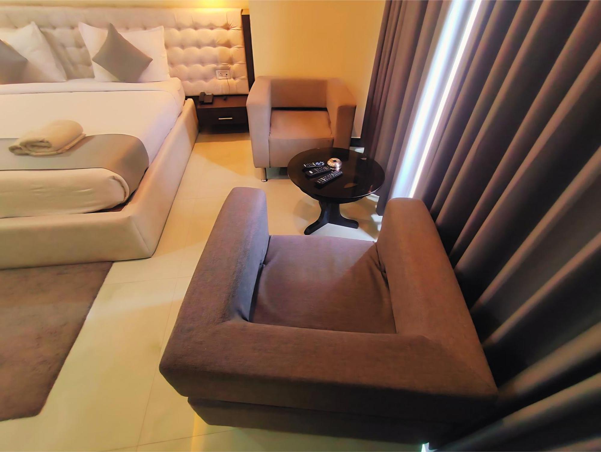 Māldah Hotel Papilio מראה חיצוני תמונה